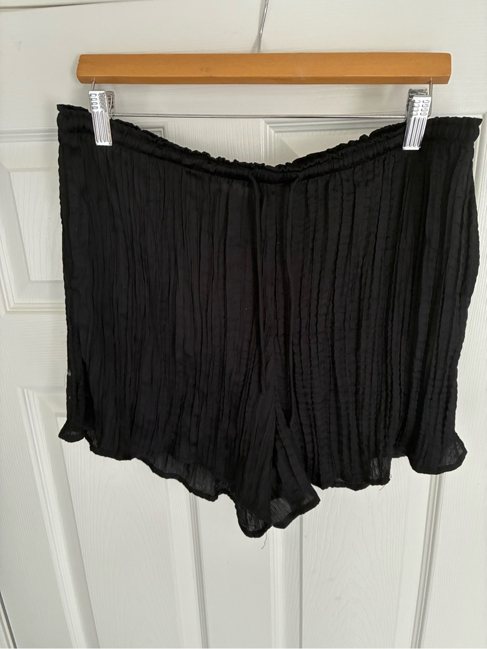 H&M Black High Waist Crinkle Shorts